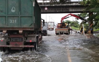nlex traffic update today going to pampanga|NLEX closes bridge as motorists endure '22 kms of bad traffic'.